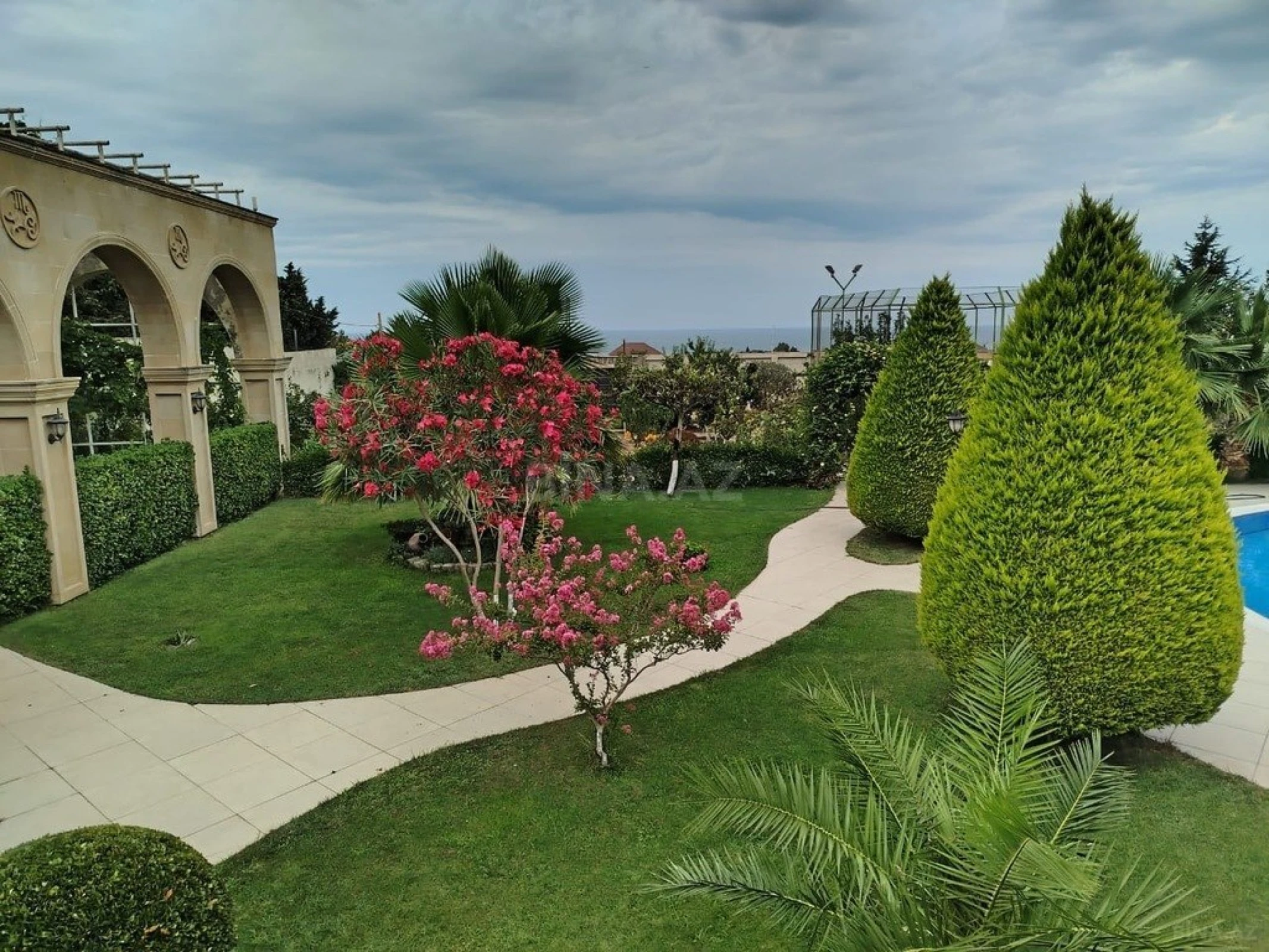 Kirayə verilir 4 otaqlı həyət evi 250 m²