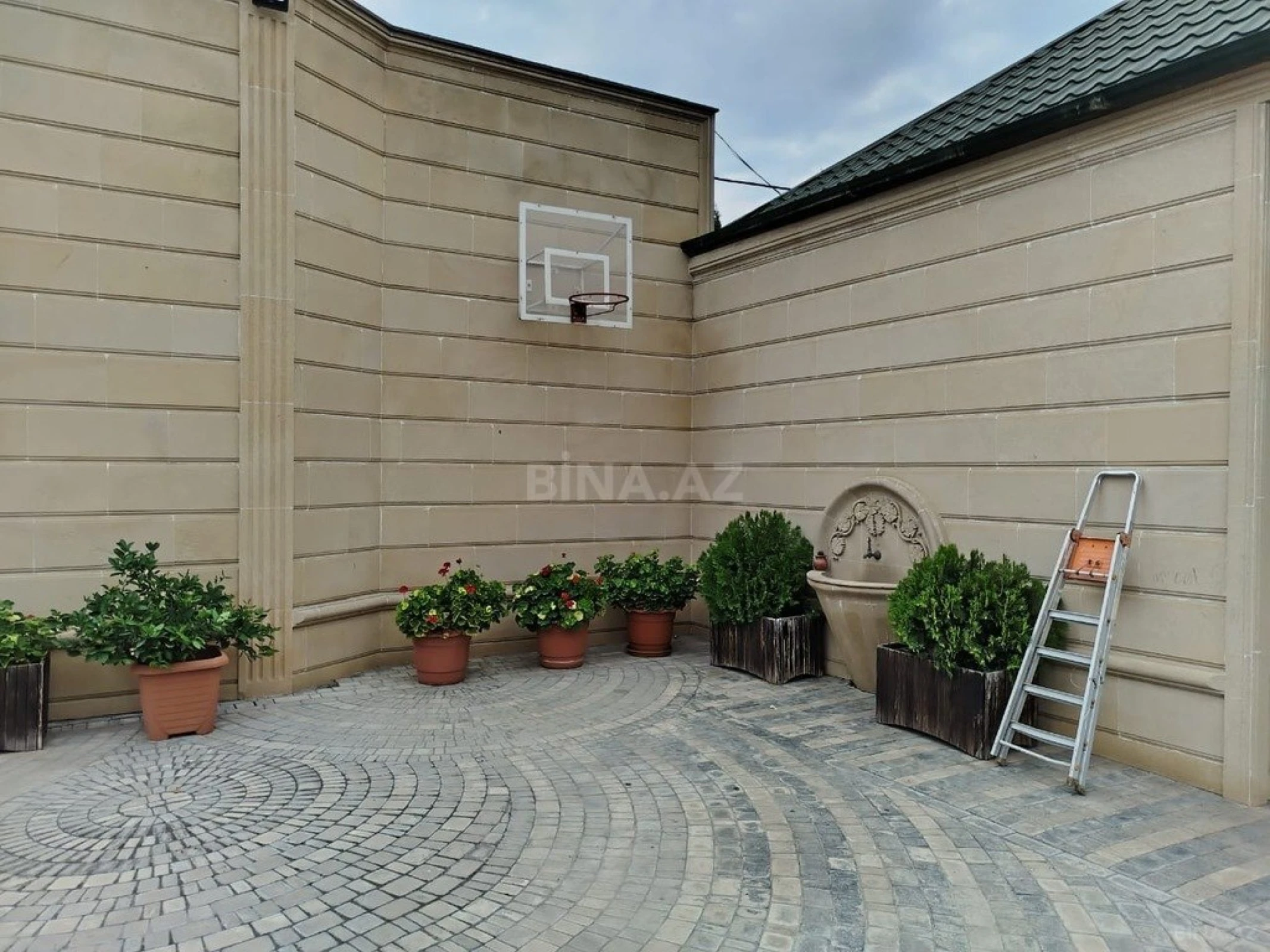 Kirayə verilir 4 otaqlı həyət evi 250 m²