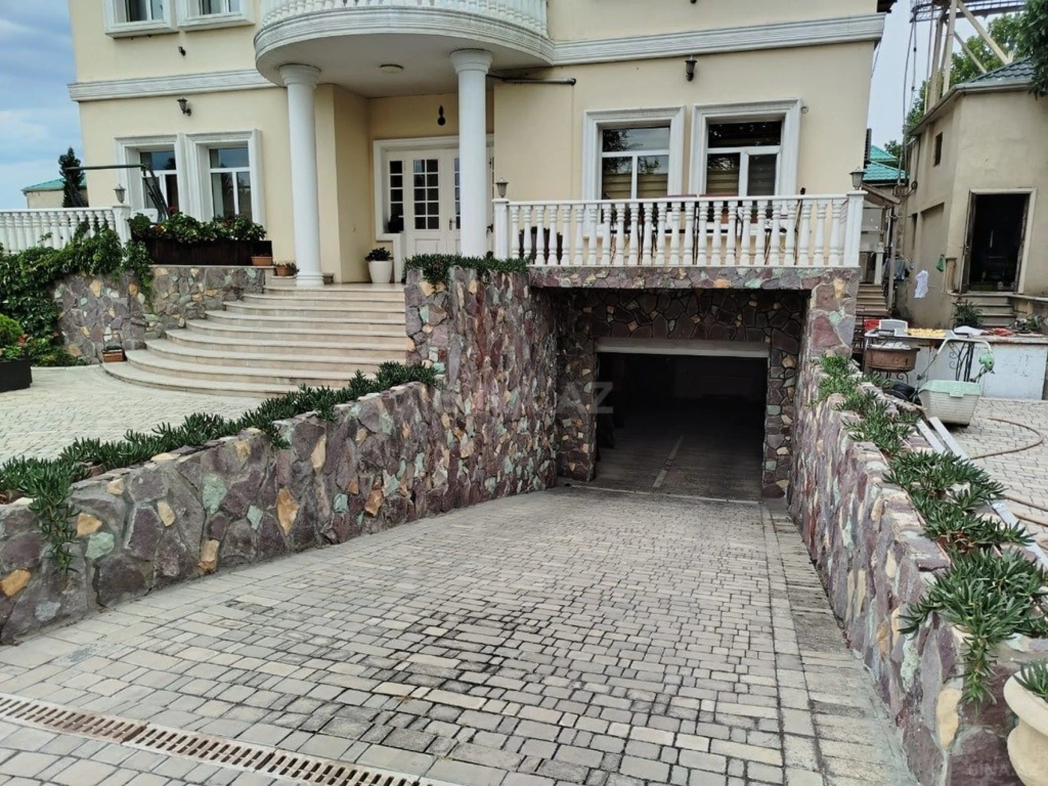 Kirayə verilir 4 otaqlı həyət evi 250 m²