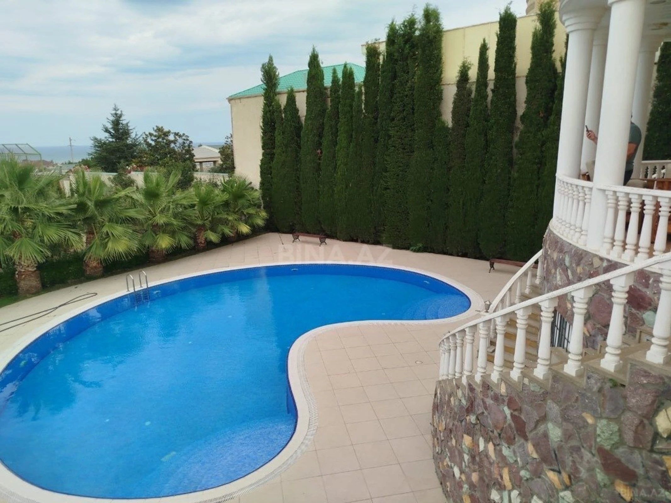 Kirayə verilir 4 otaqlı həyət evi 250 m²