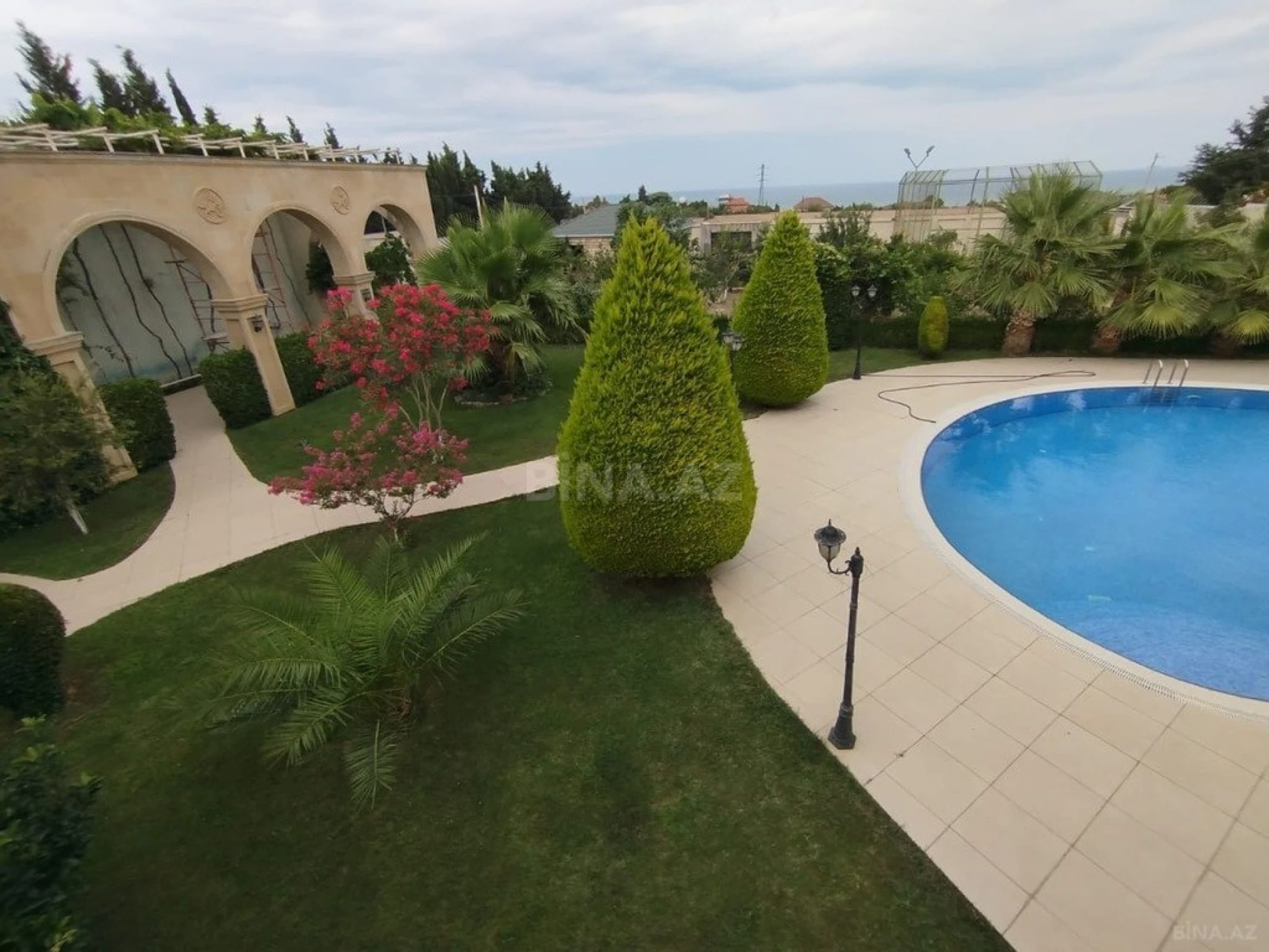 Kirayə verilir 4 otaqlı həyət evi 250 m²