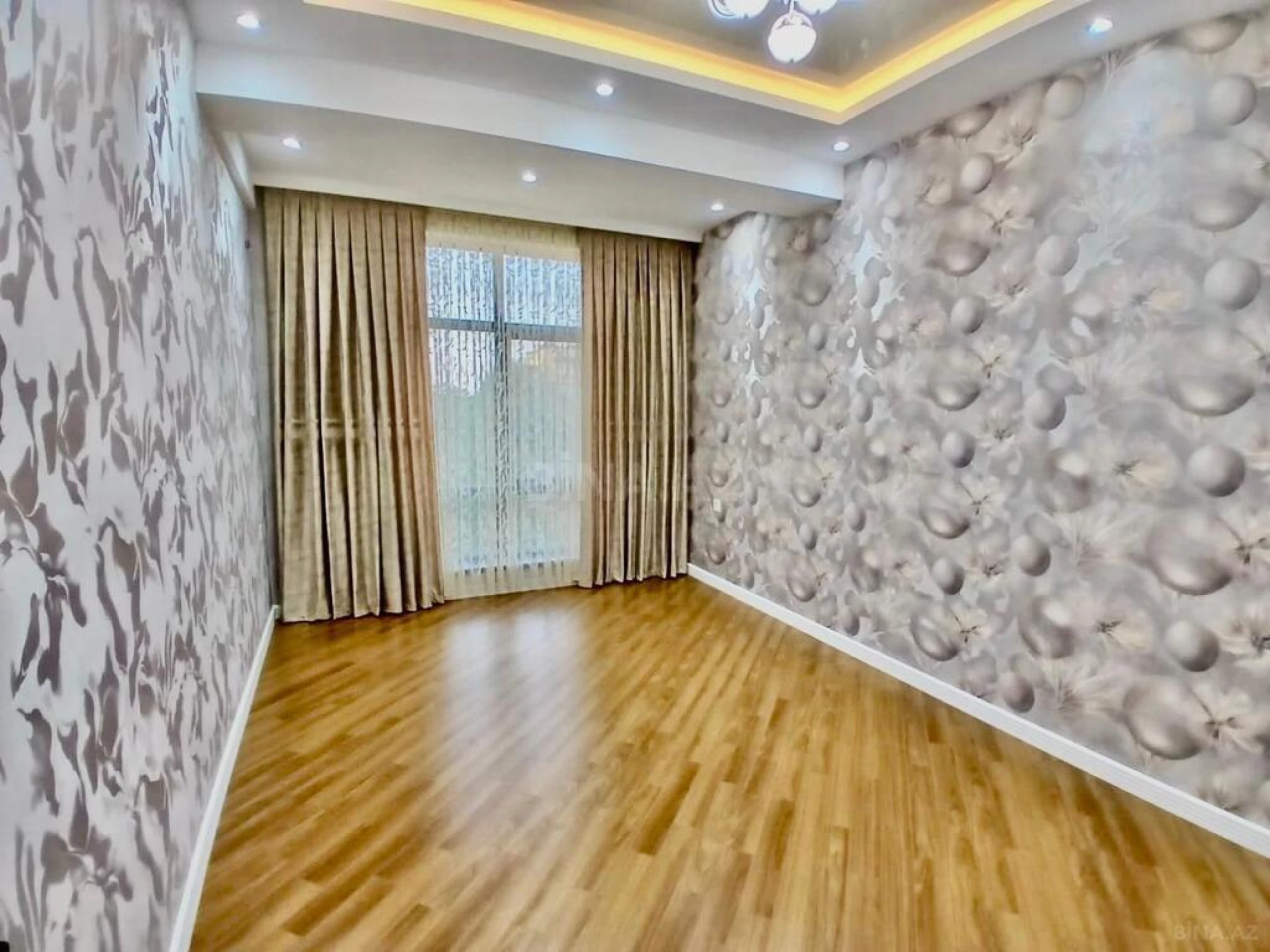 Satılır 2 otaqlı mənzil 85 m²