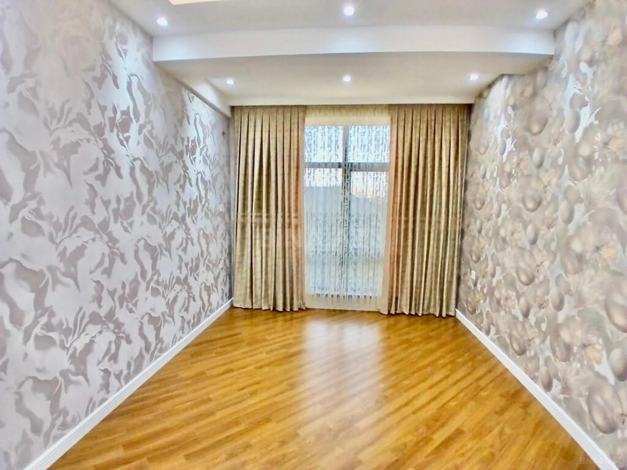 Satılır 2 otaqlı mənzil 85 m²
