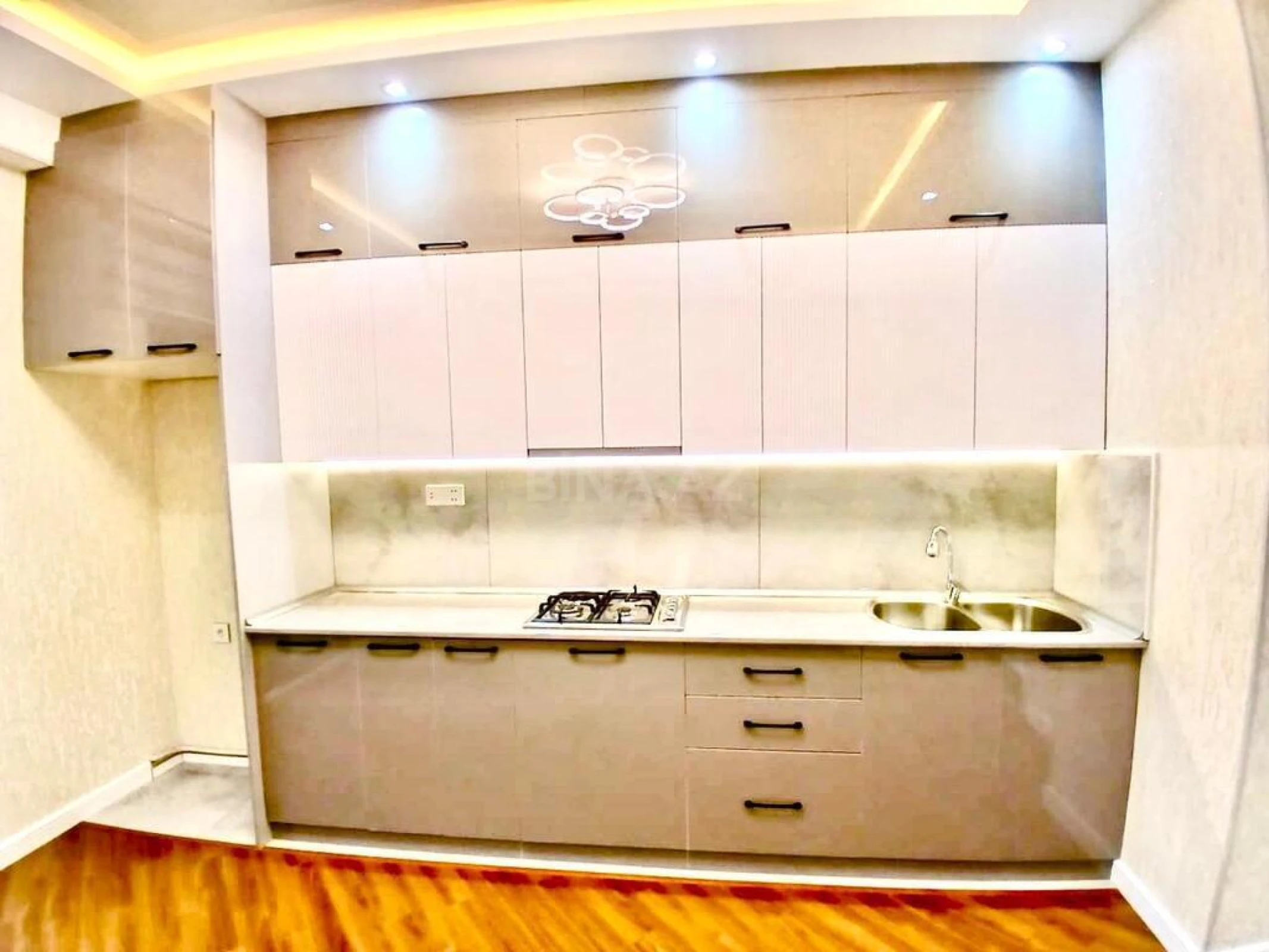 Satılır 2 otaqlı mənzil 85 m²