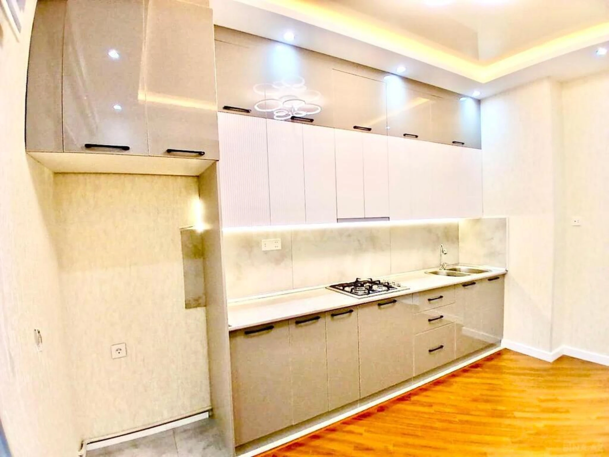 Satılır 2 otaqlı mənzil 85 m²