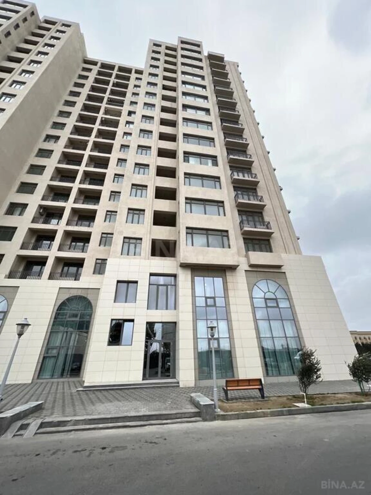 Satılır 3 otaqlı mənzil 173 m²