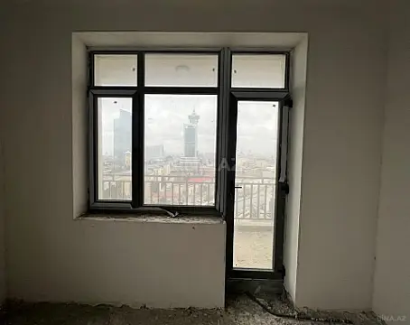 Satılır 3 otaqlı mənzil 173 m²