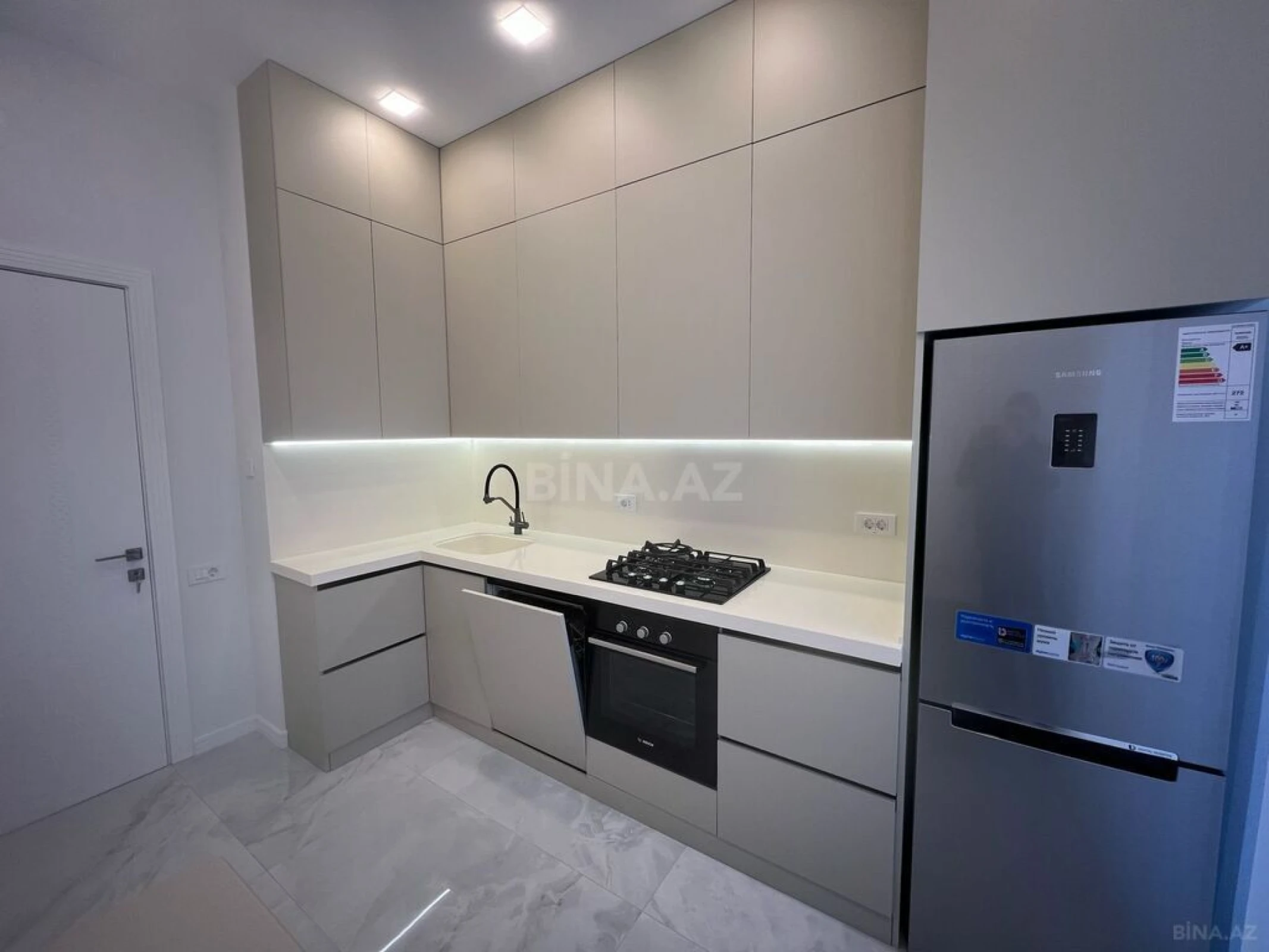 Kirayə verilir 2 otaqlı mənzil 80 m²