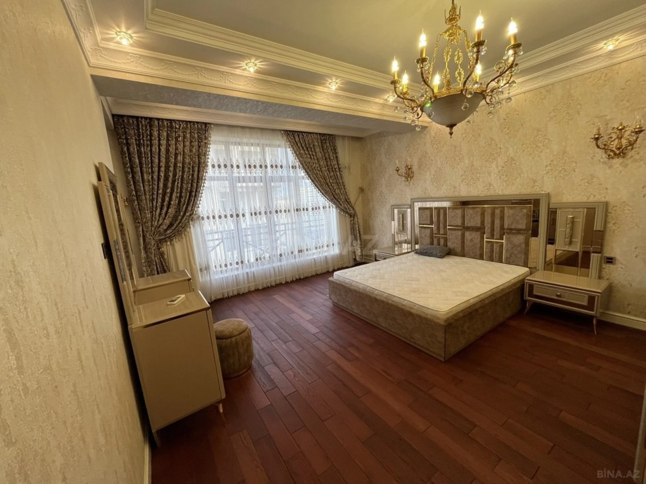 Kirayə verilir 3 otaqlı mənzil 155 m²