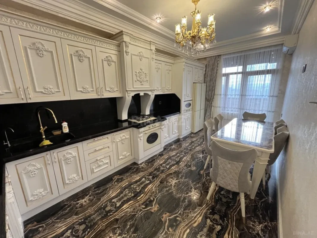 Kirayə verilir 3 otaqlı mənzil 155 m²