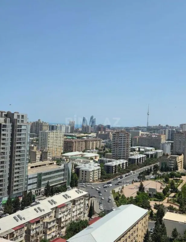 Satılır 4 otaqlı mənzil 178 m²