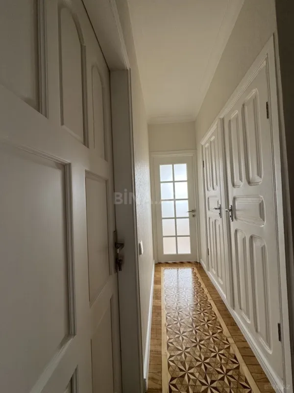 Satılır 4 otaqlı mənzil 110 m²