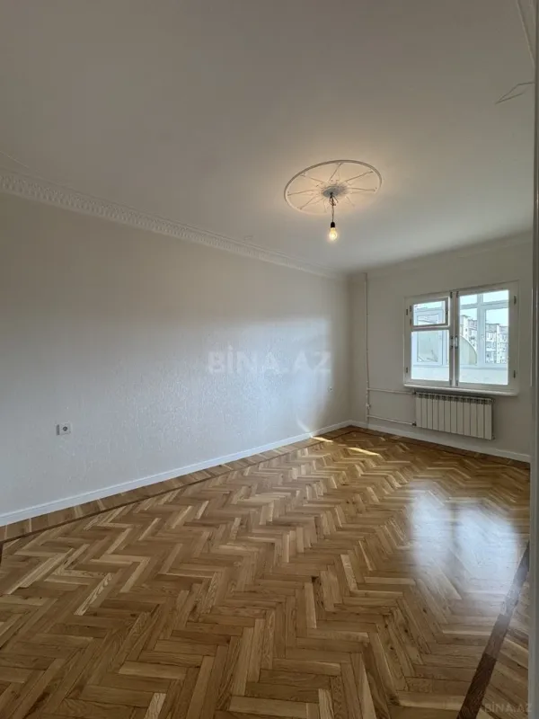 Satılır 4 otaqlı mənzil 110 m²