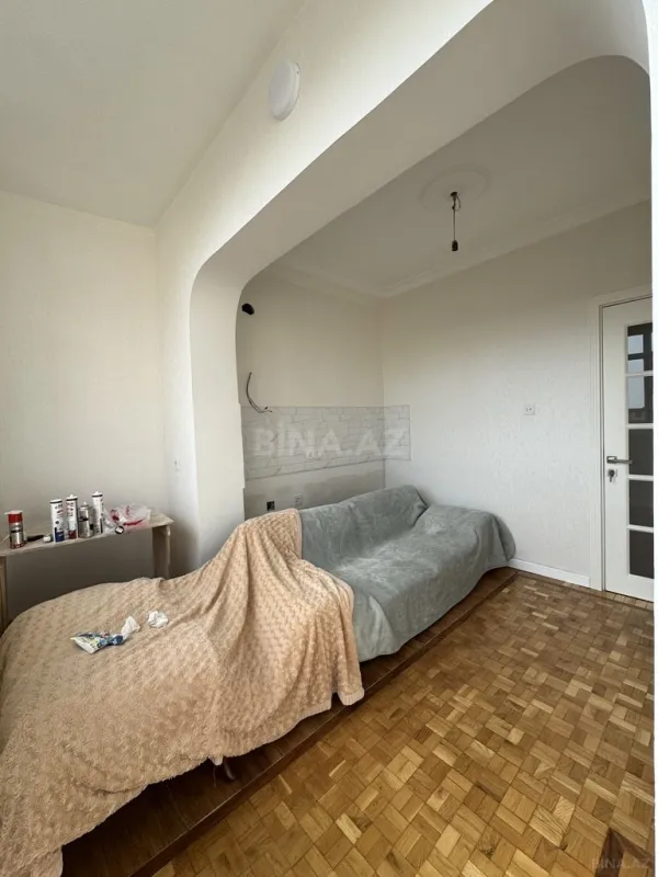 Satılır 4 otaqlı mənzil 110 m²