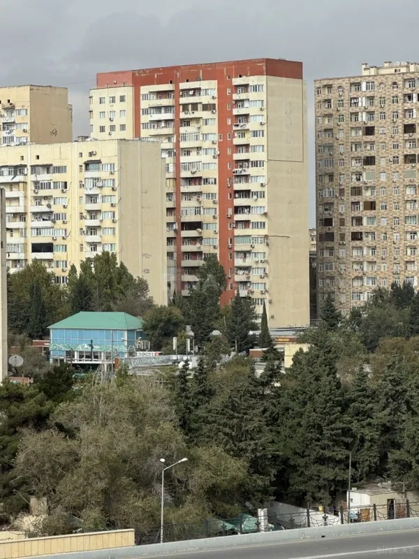 Satılır 4 otaqlı mənzil 110 m²