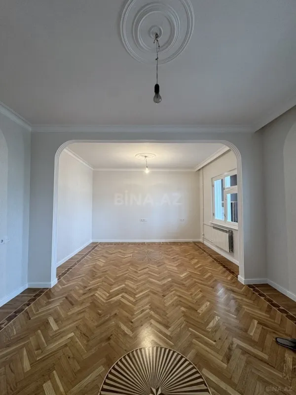 Satılır 4 otaqlı mənzil 110 m²