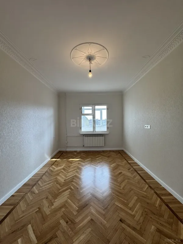 Satılır 4 otaqlı mənzil 110 m²