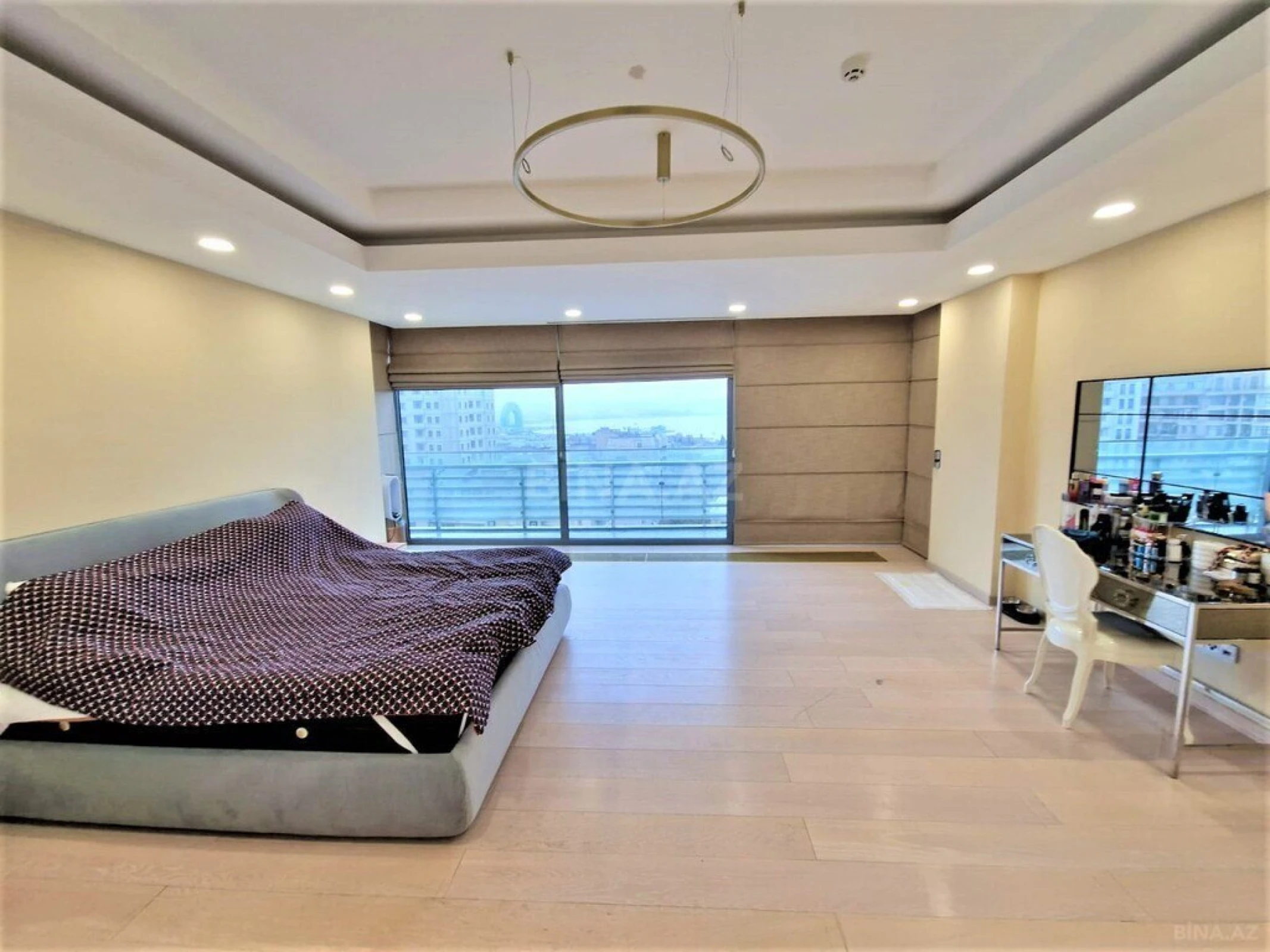 Kirayə verilir 4 otaqlı mənzil 340 m²