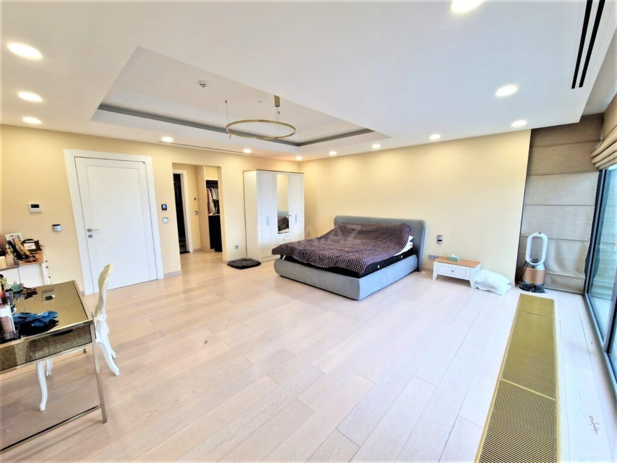 Kirayə verilir 4 otaqlı mənzil 340 m²