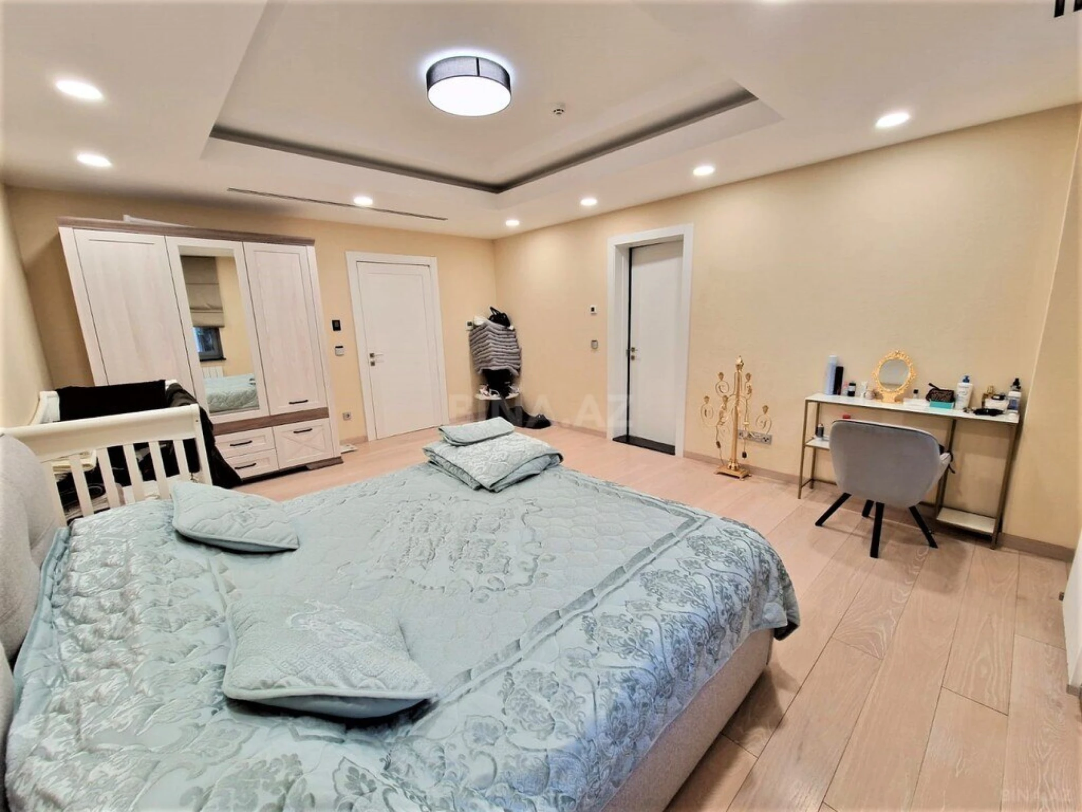 Kirayə verilir 4 otaqlı mənzil 340 m²