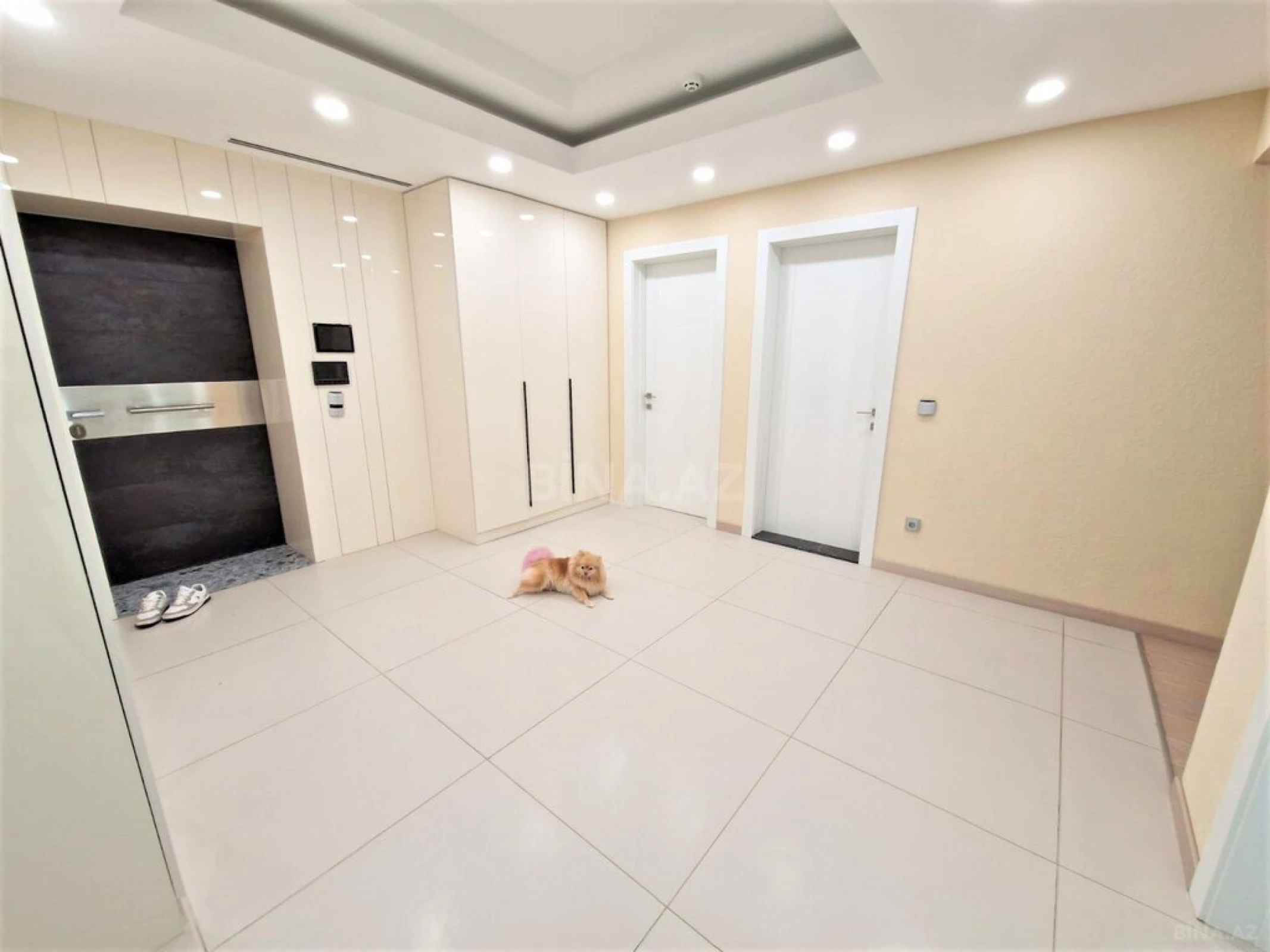 Kirayə verilir 4 otaqlı mənzil 340 m²