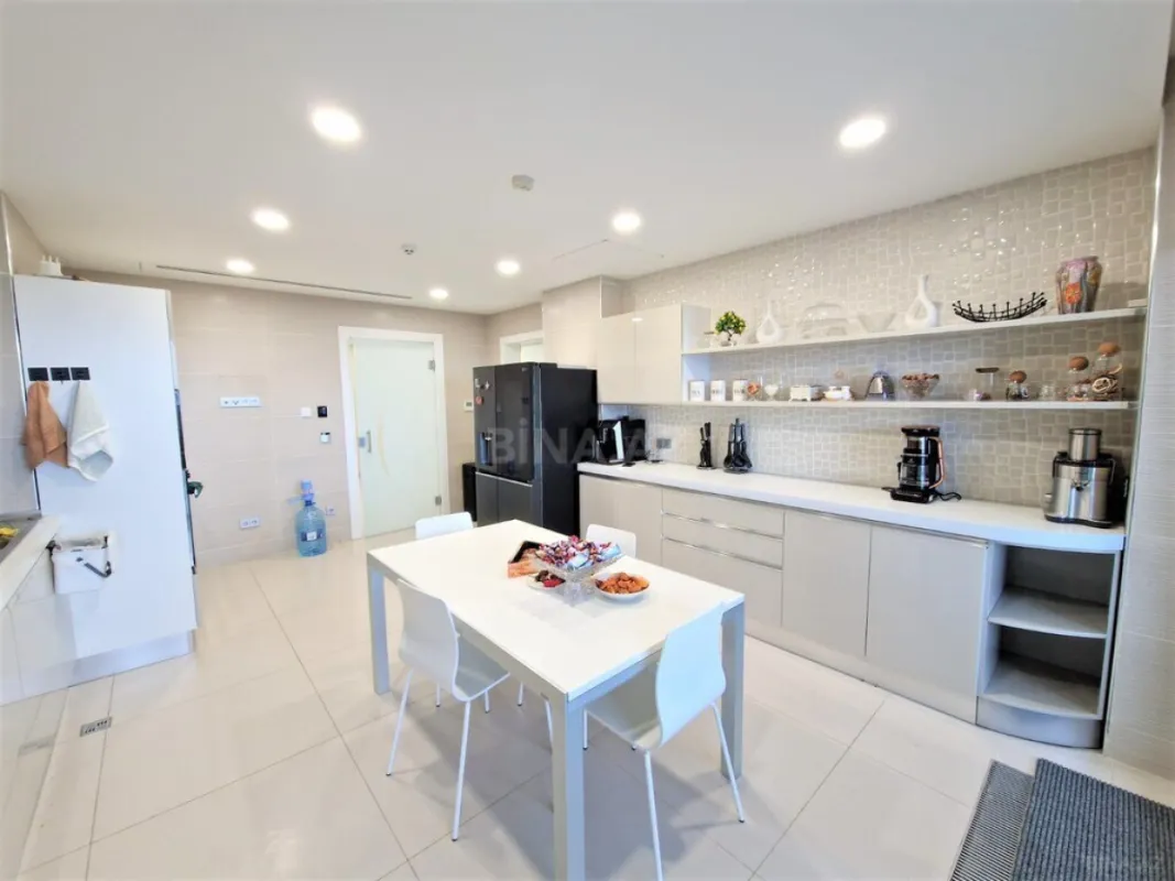 Kirayə verilir 4 otaqlı mənzil 340 m²