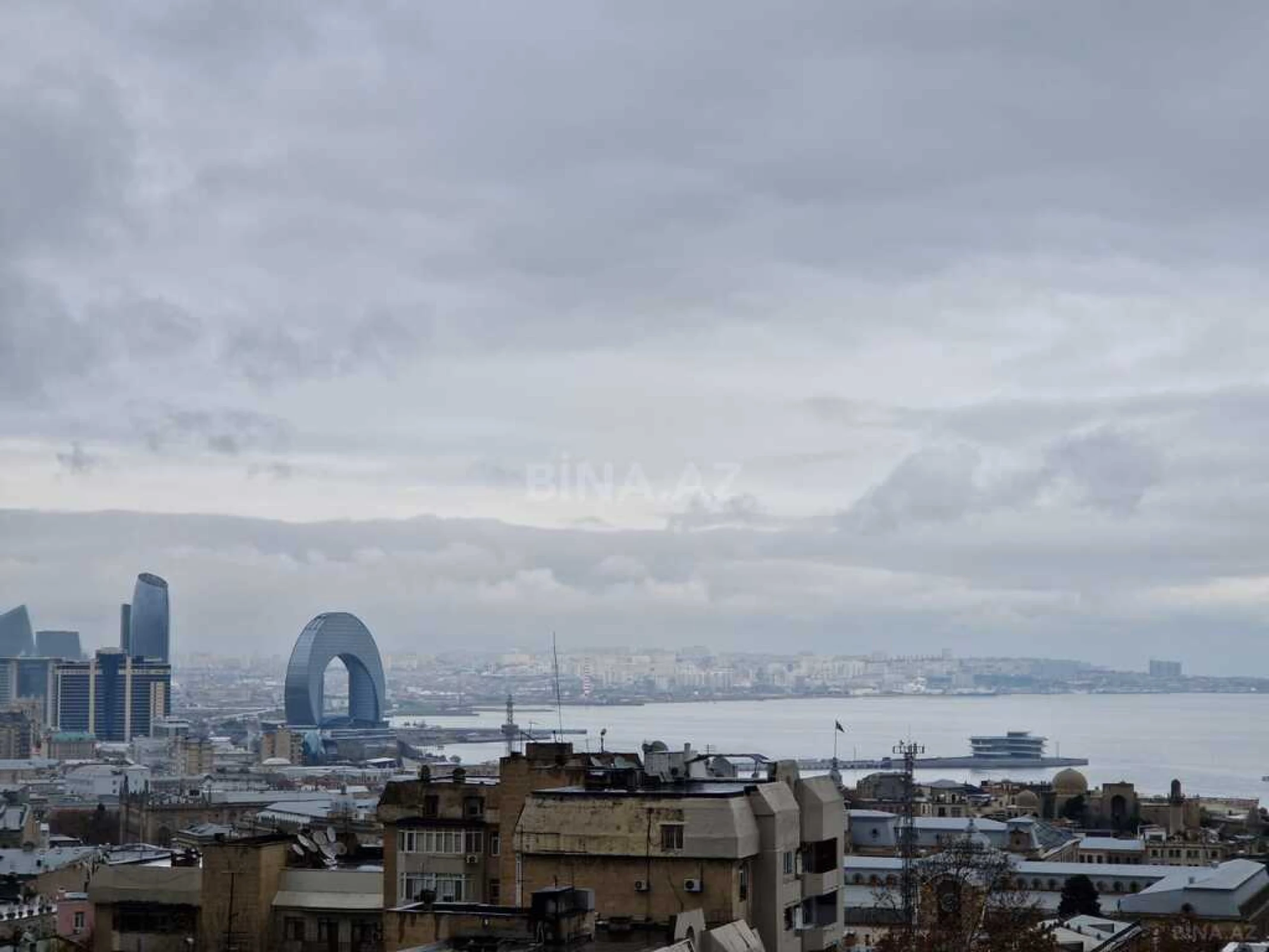 Kirayə verilir 4 otaqlı mənzil 340 m²