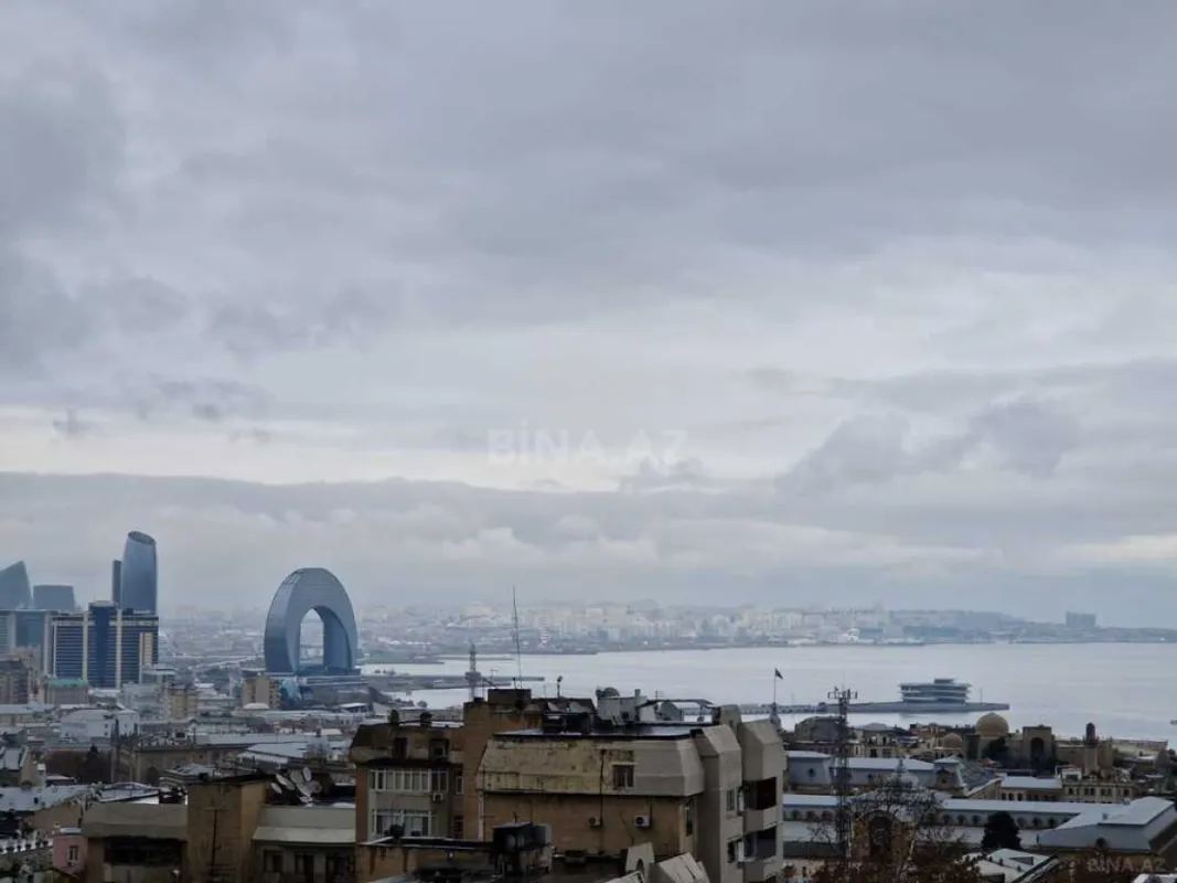 Kirayə verilir 4 otaqlı mənzil 340 m²