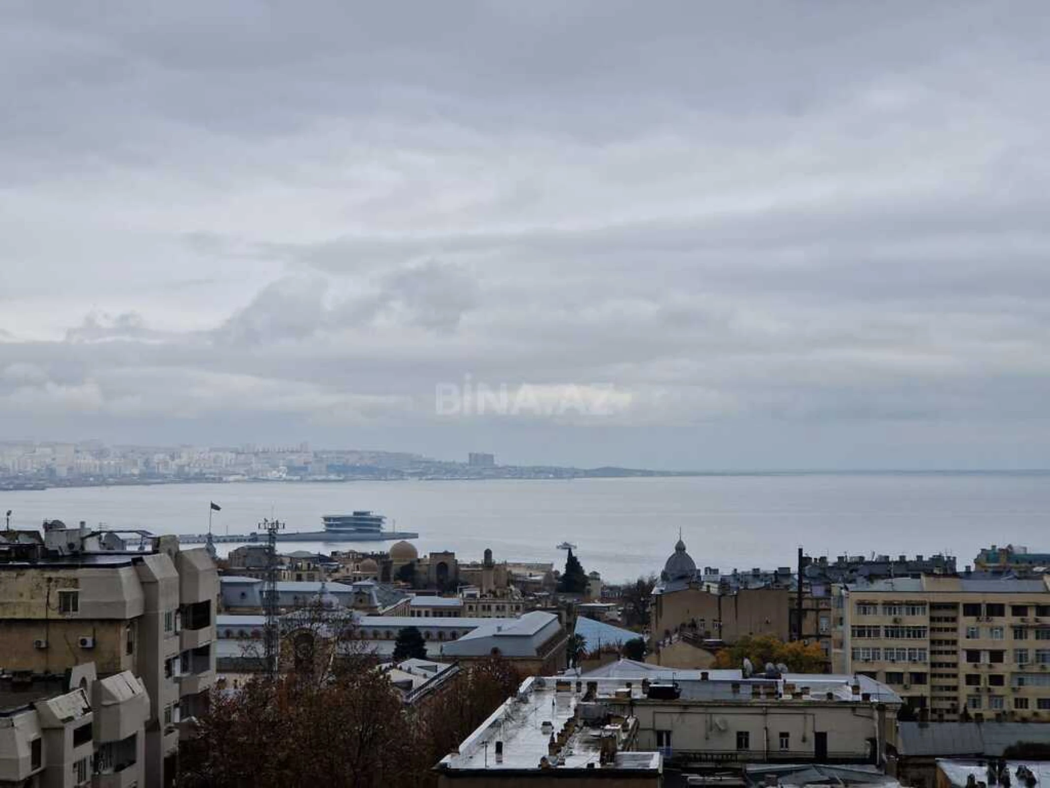 Kirayə verilir 4 otaqlı mənzil 340 m²