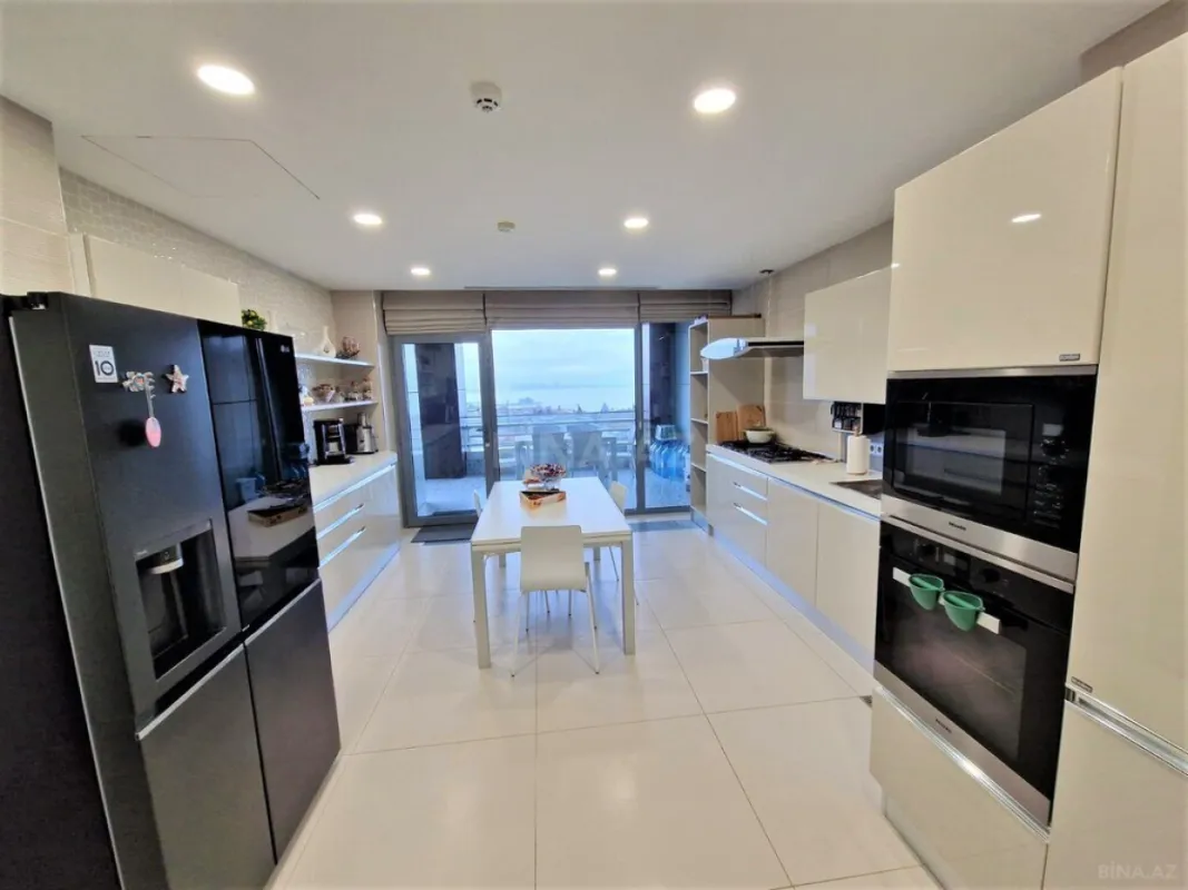 Kirayə verilir 4 otaqlı mənzil 340 m²
