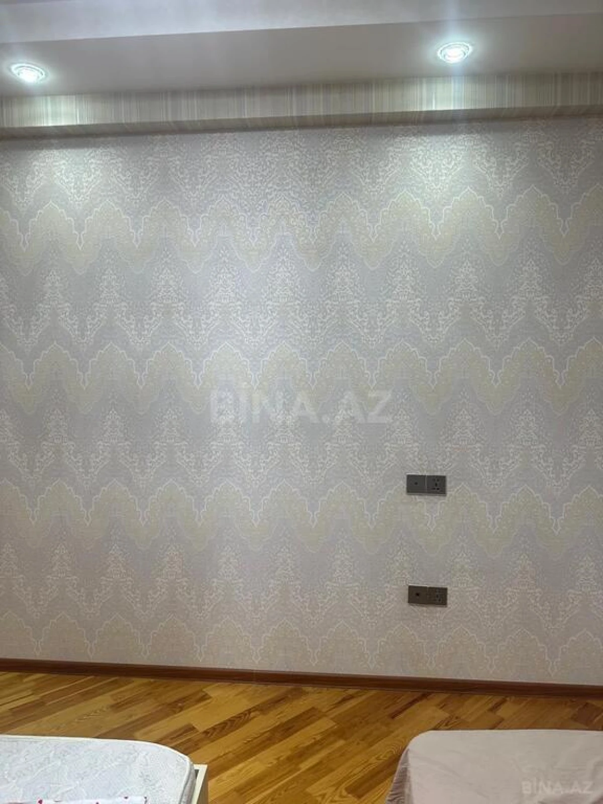 Satılır 2 otaqlı mənzil 103 m²