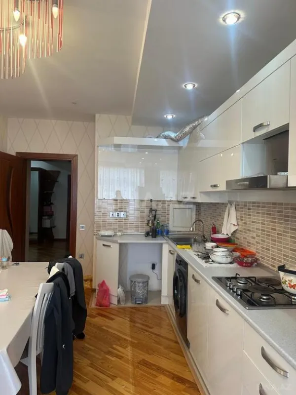 Satılır 2 otaqlı mənzil 103 m²