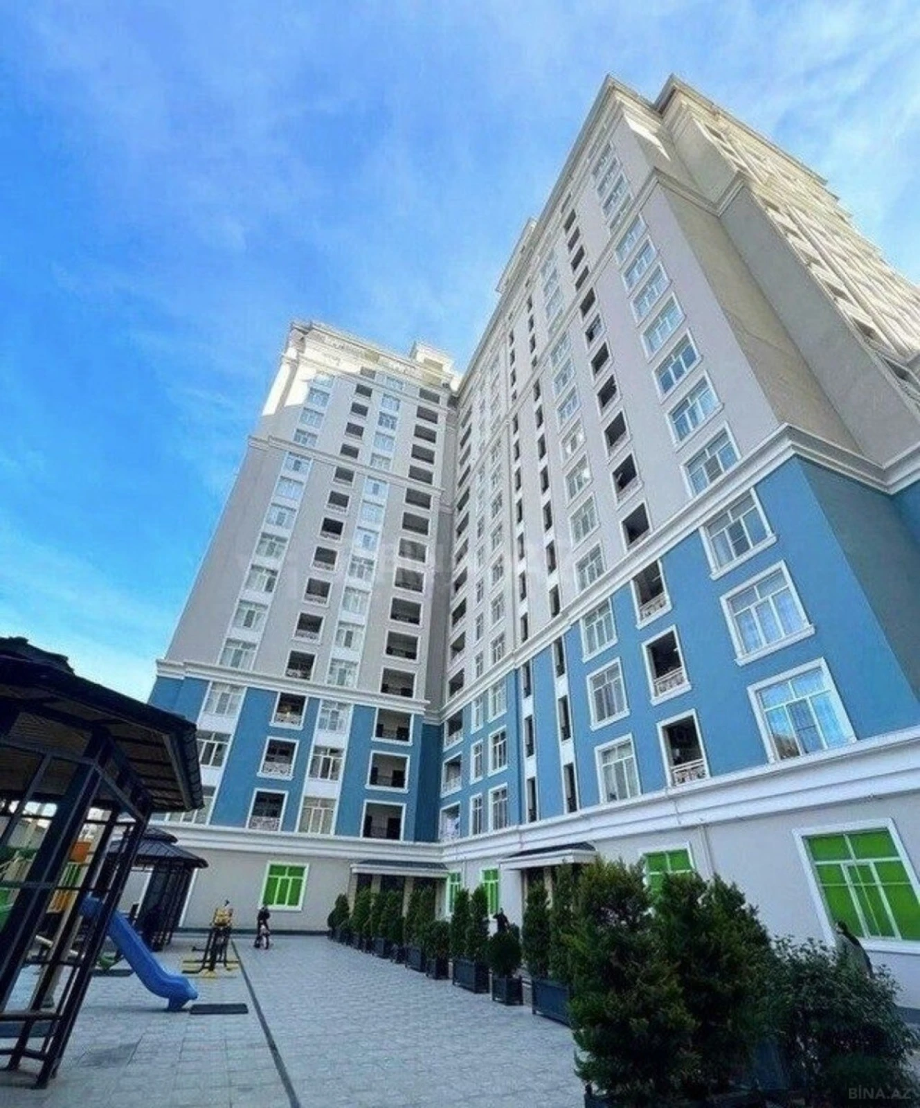 Satılır 4 otaqlı mənzil 272 m²