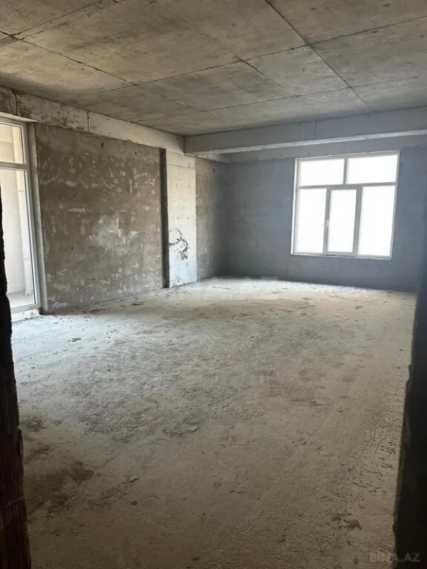 Satılır 4 otaqlı mənzil 272 m²