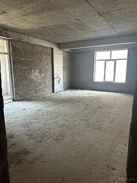 Satılır 4 otaqlı mənzil 272 m²