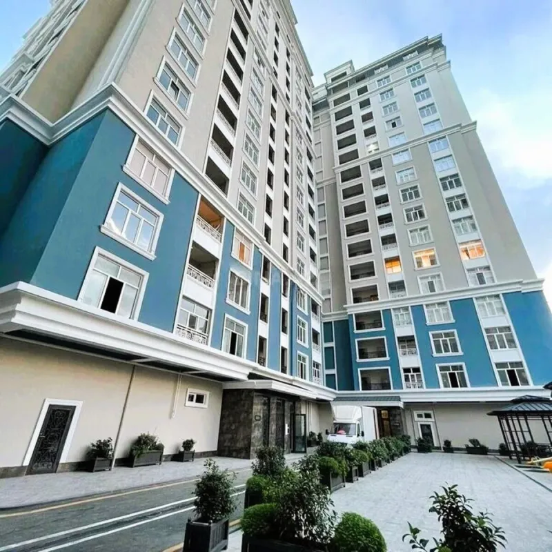 Satılır 4 otaqlı mənzil 272 m²