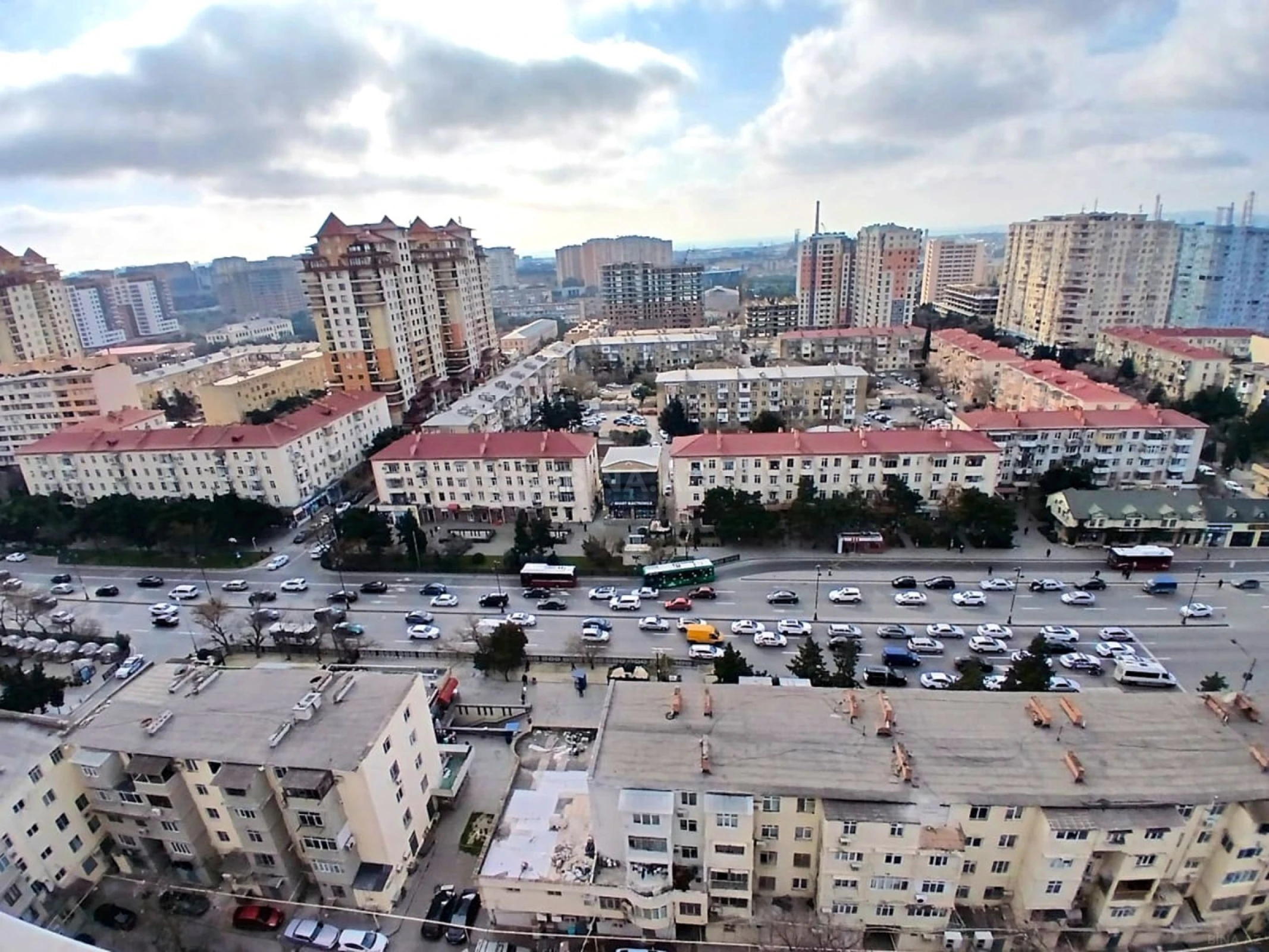 Satılır 3 otaqlı mənzil 107 m²