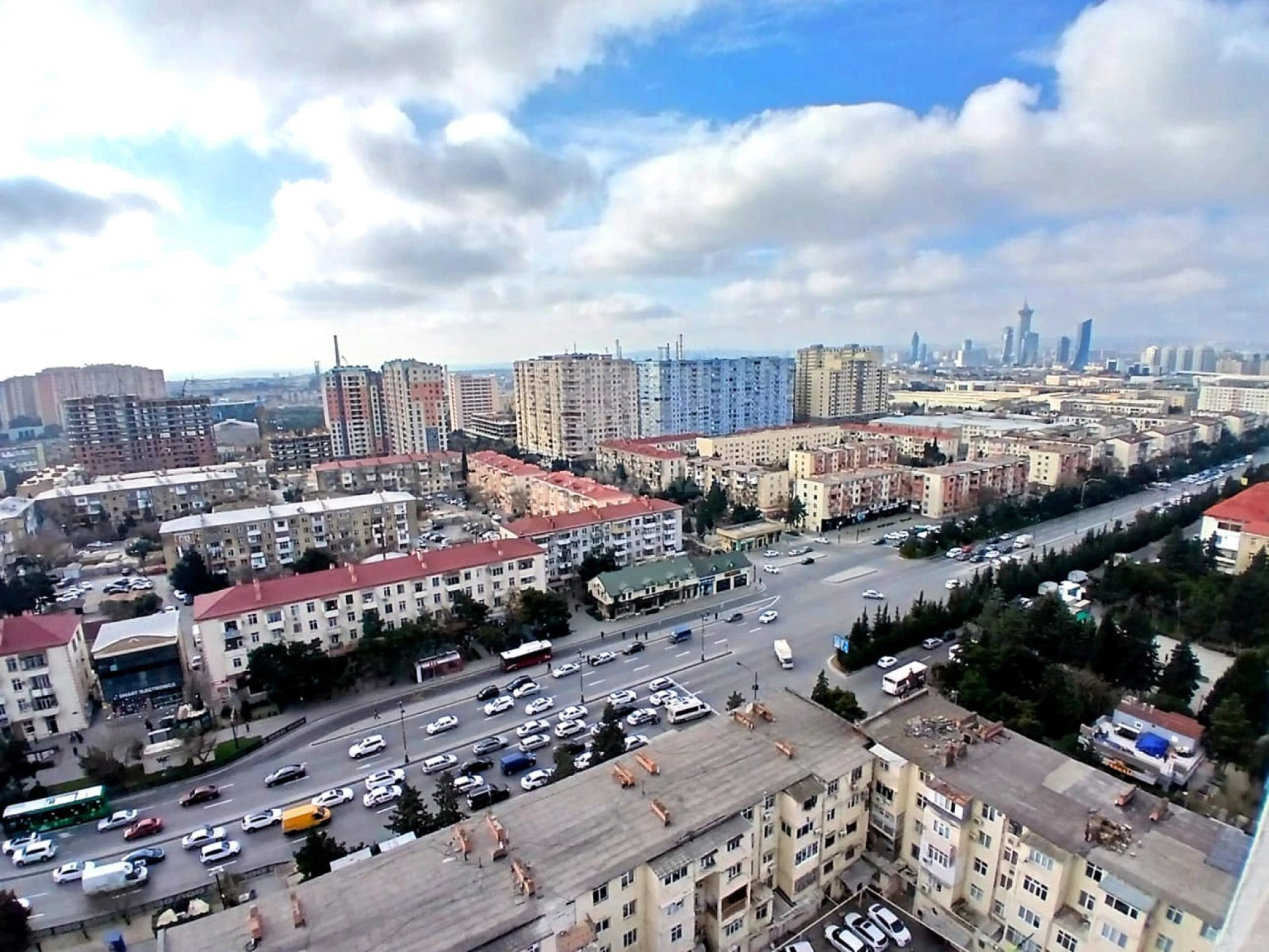 Satılır 3 otaqlı mənzil 107 m²