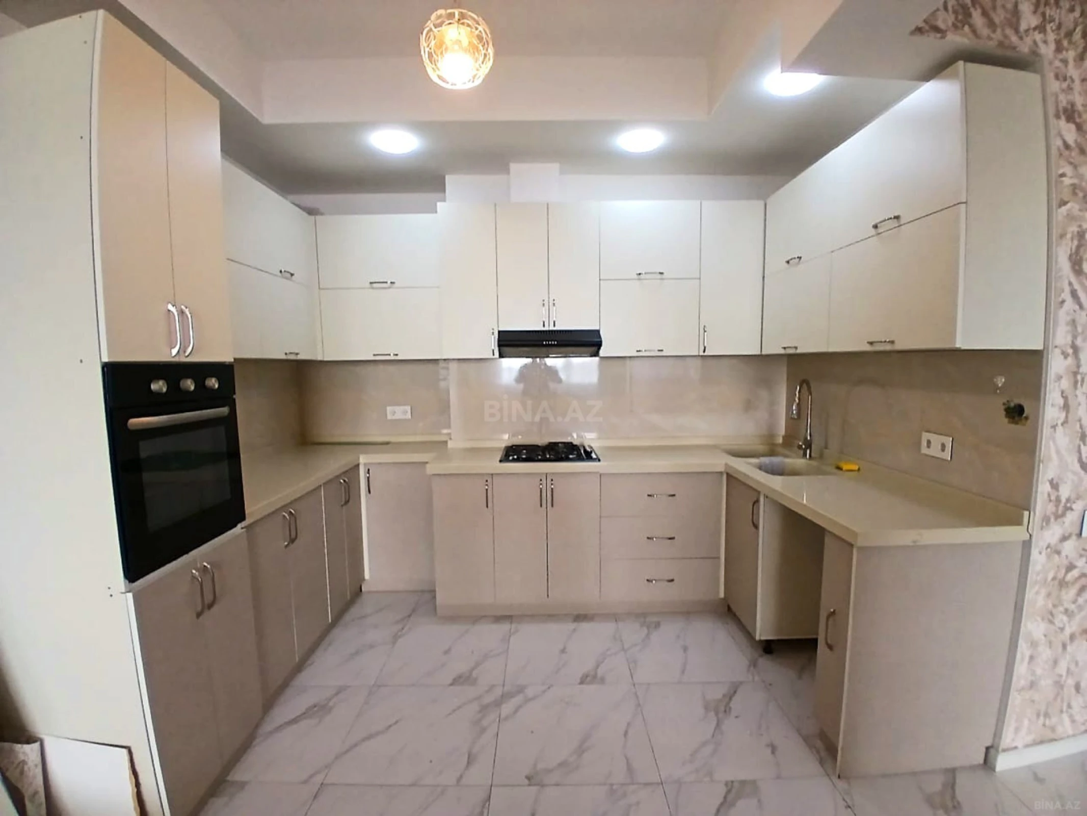 Satılır 3 otaqlı mənzil 107 m²