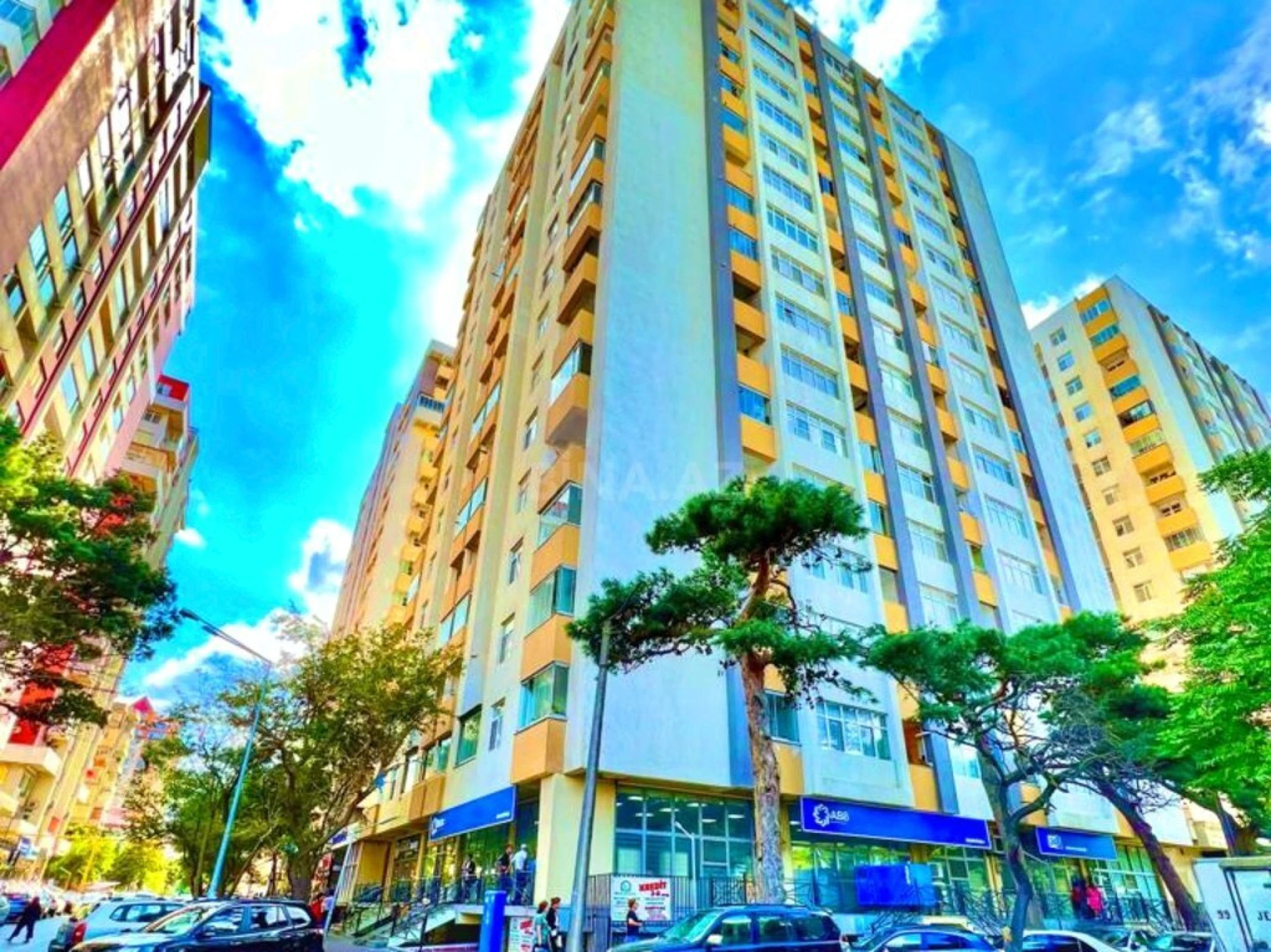 Satılır 3 otaqlı mənzil 107 m²