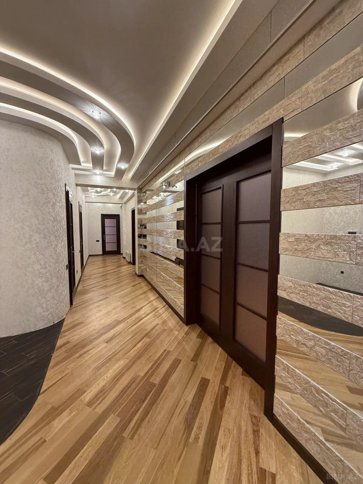 Kirayə verilir 3 otaqlı mənzil 200 m²