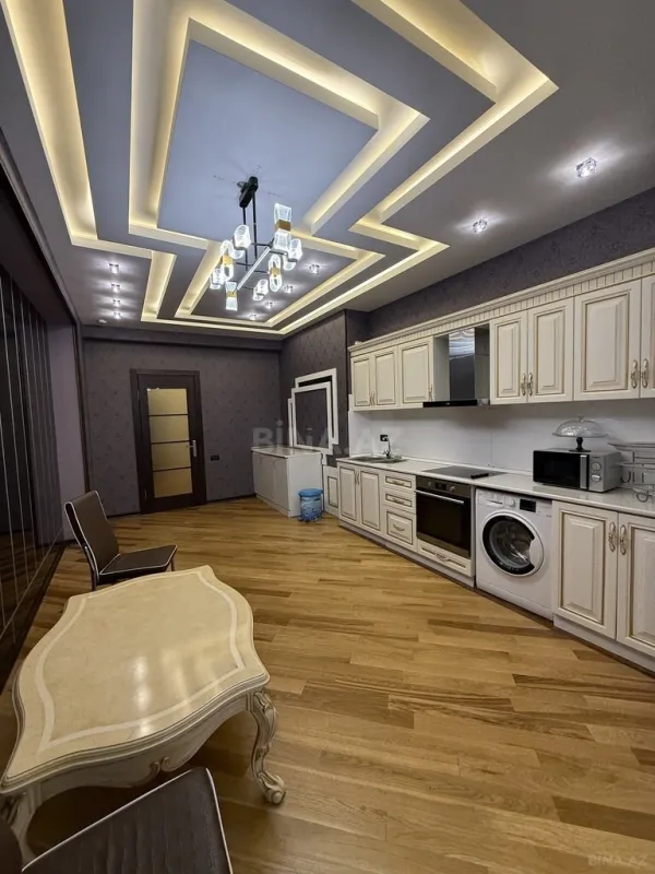 Kirayə verilir 3 otaqlı mənzil 200 m²