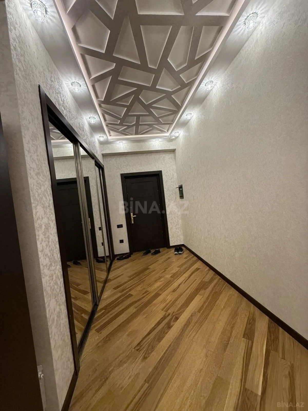 Kirayə verilir 3 otaqlı mənzil 200 m²