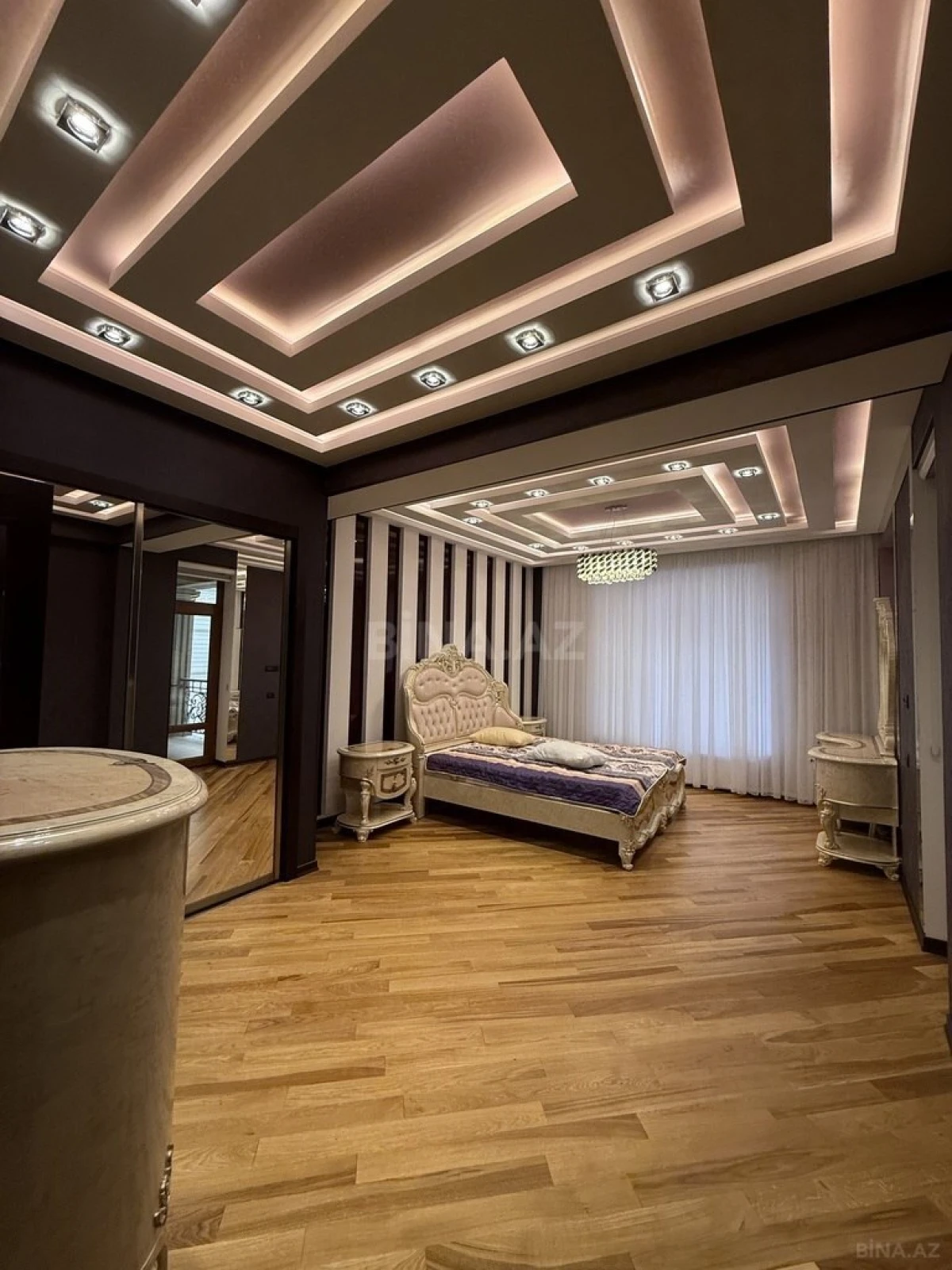 Kirayə verilir 3 otaqlı mənzil 200 m²