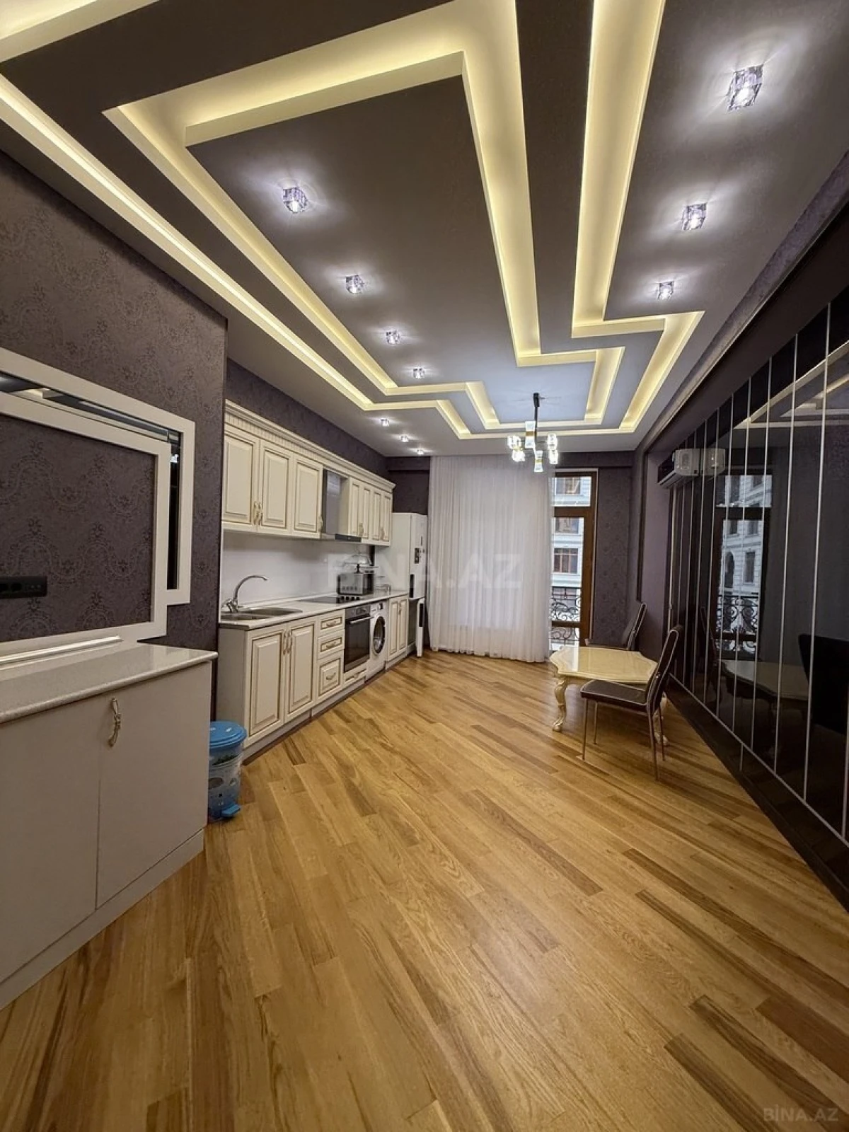 Kirayə verilir 3 otaqlı mənzil 200 m²