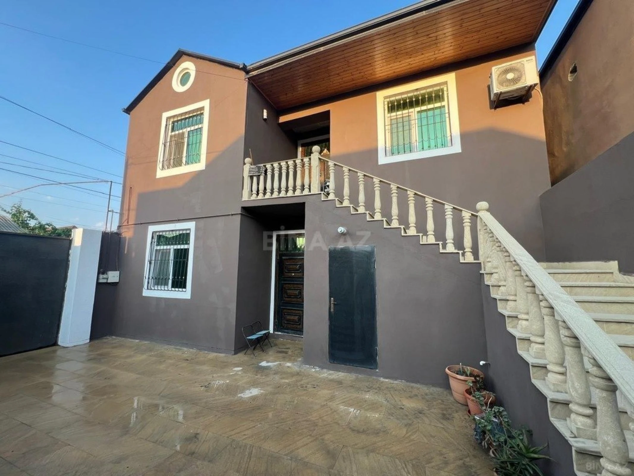 Satılır 8 otaqlı həyət evi 220 m²