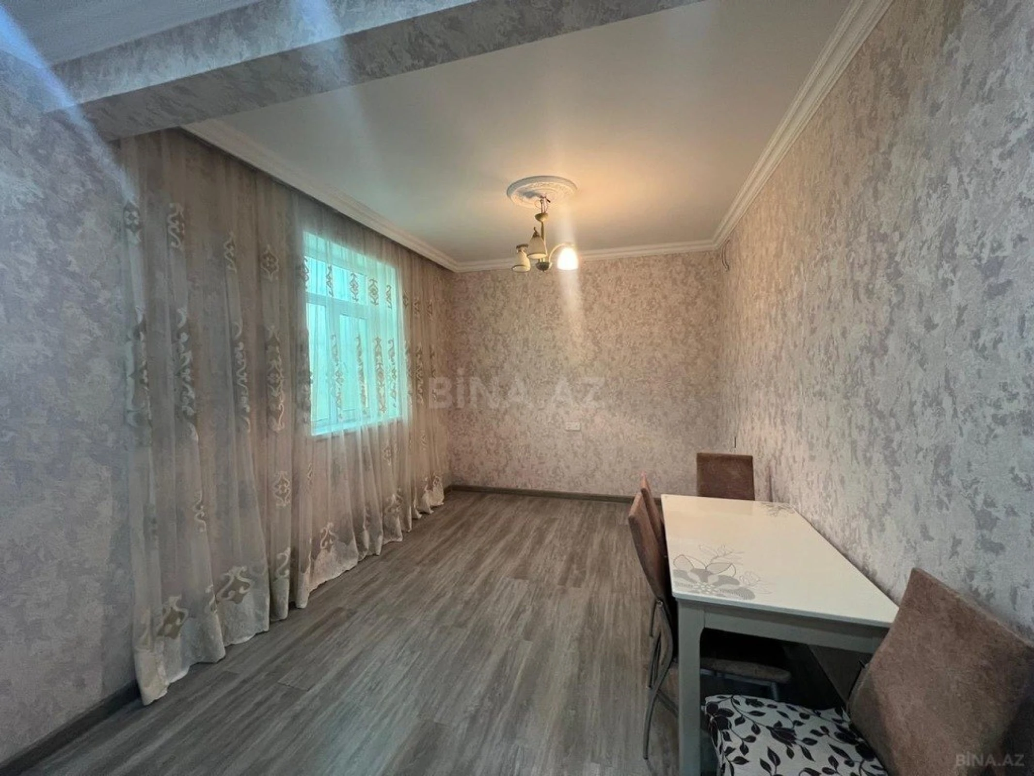 Satılır 8 otaqlı həyət evi 220 m²