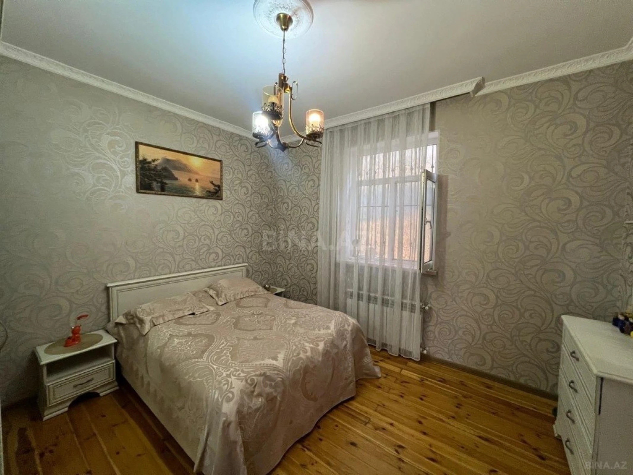 Satılır 8 otaqlı həyət evi 220 m²