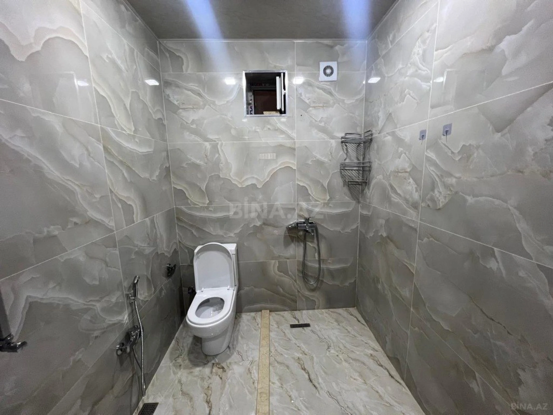 Satılır 8 otaqlı həyət evi 220 m²