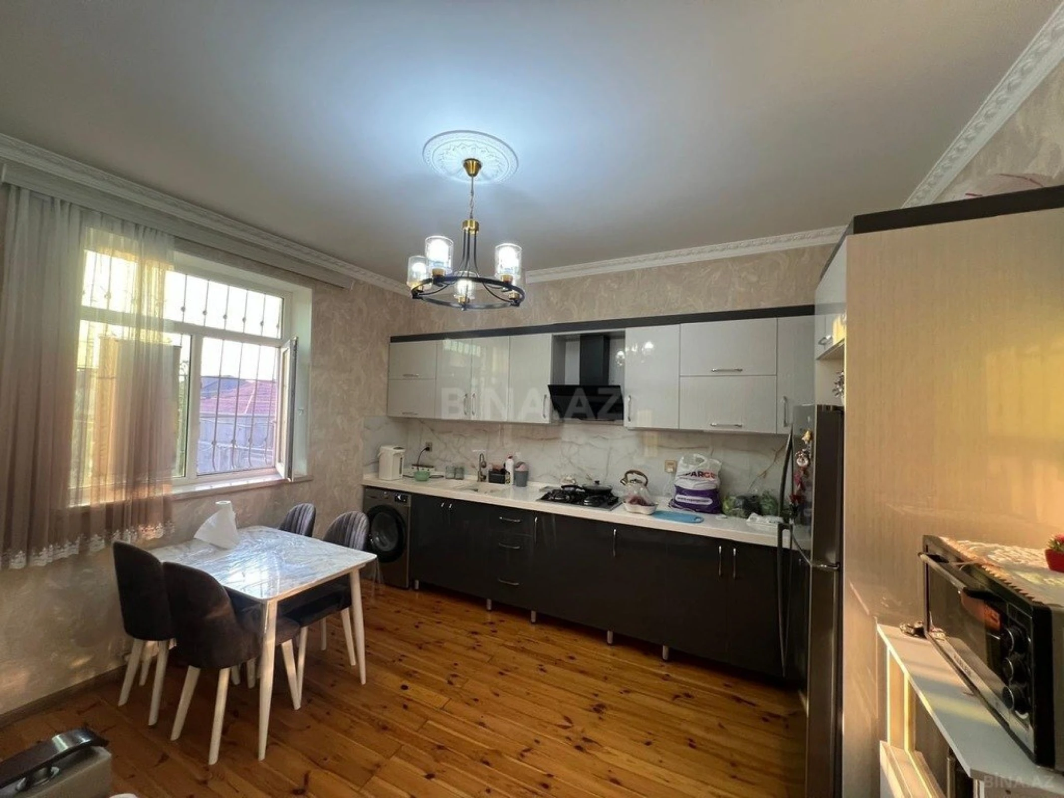 Satılır 8 otaqlı həyət evi 220 m²